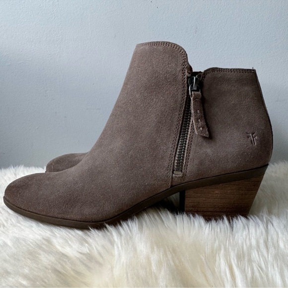 Frye Judith Taupe Double Zip Suede Ankle Booties Size 10 - Picture 3 of 13